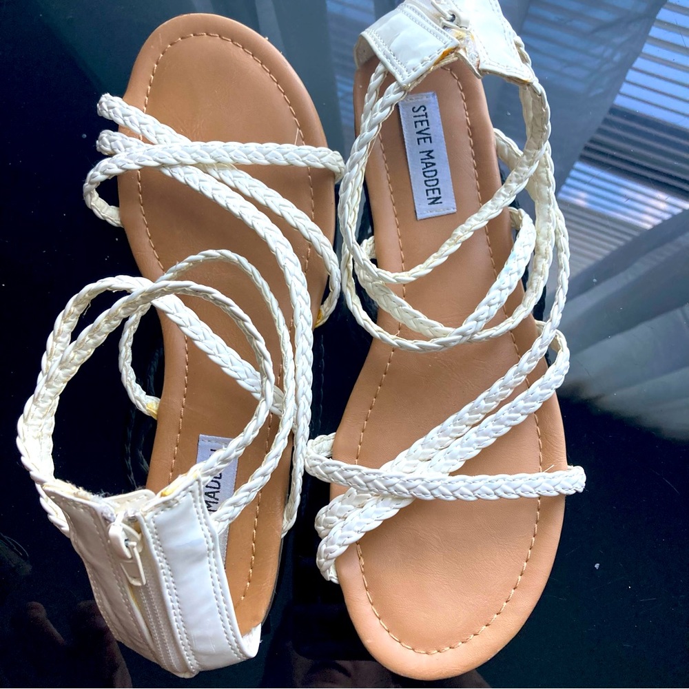 Steve Madden white wicker sandals - like new - size 8.5